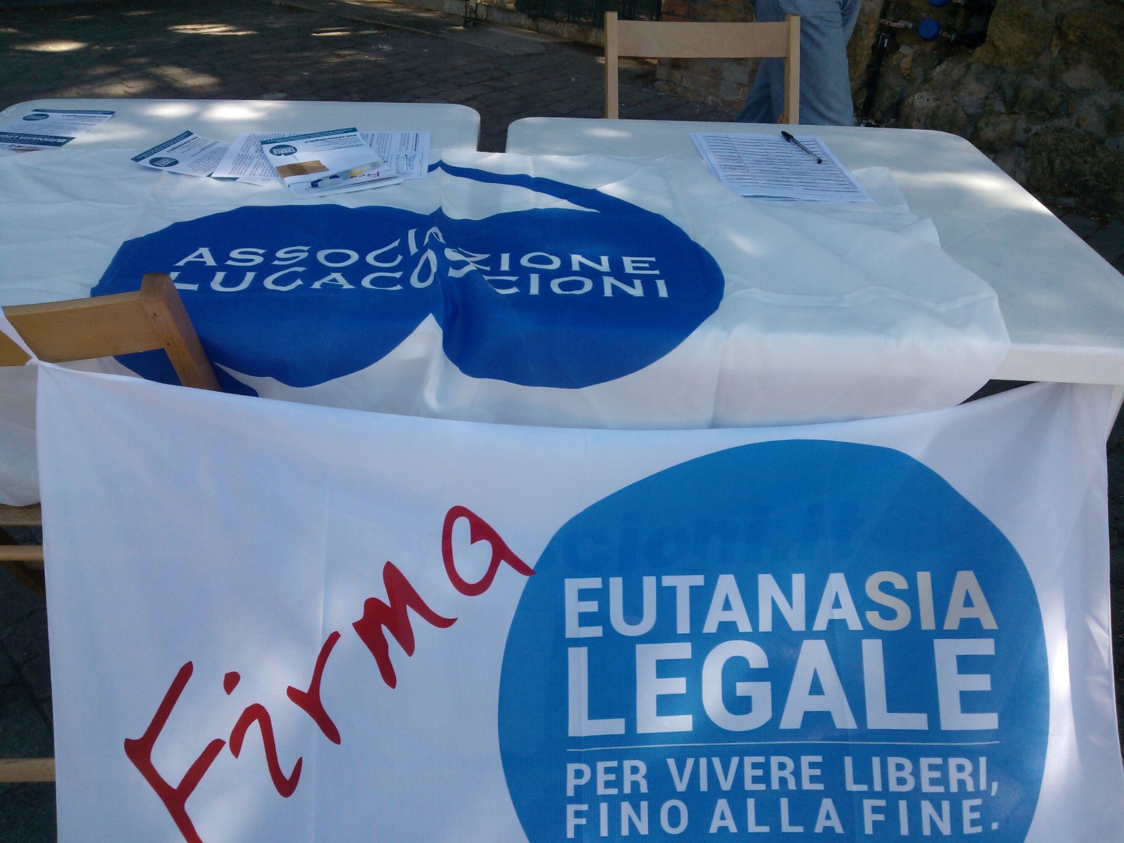 Fotografia-banchetto-eutanasialegale.jpg