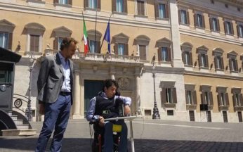 2 giugno 2017 Mario Staderini e Marco Gentili davanti al Parlamento per chiedere diritti elettorali e referendari