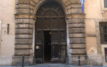 foto portone via torre argentina 76