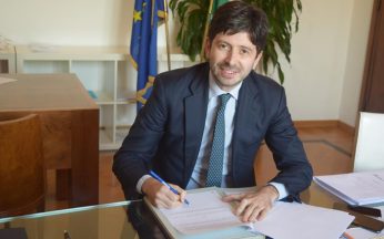 Roberto Speranza firma decreti sulle DAT