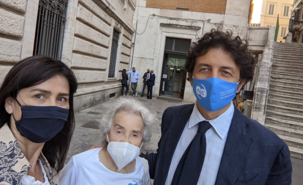 Inizio raccolta firme referendum eutanasia legale