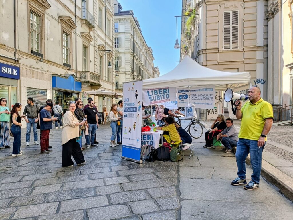 Cellula Torino - Banchetti PDL "Liberi Subito"