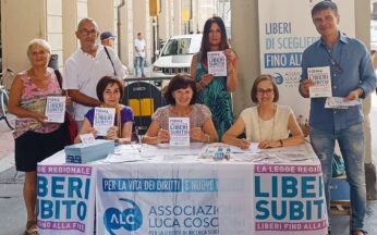 Cellula Cuneo - Tavolo di raccolta firme Liberi Subito